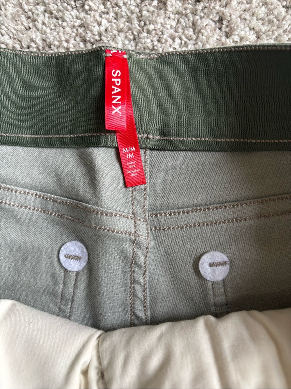NWT Spanx Women’s Camo Print Stretch Shorts - Olive Green - Picture 2 of 3